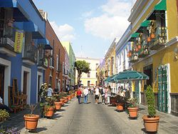 Hermosa y delicioda calle de los dulces de puebla